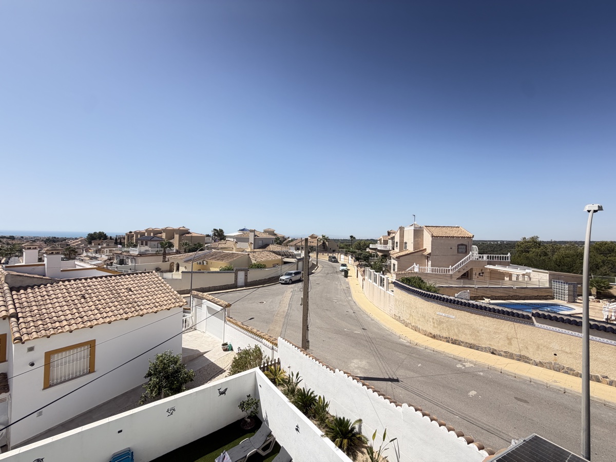 For sale - 3 Bedroom 3 Bathroom Villa in Villamartin - , Villamartin, Alicante, Spain - Alicante