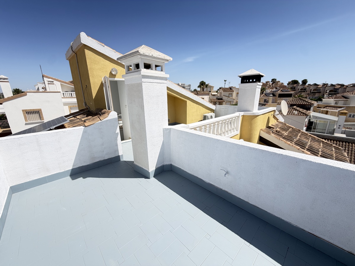 For sale - 3 Bedroom 3 Bathroom Villa in Villamartin - , Villamartin, Alicante, Spain - Alicante