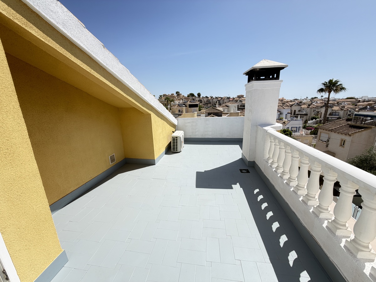 For sale - 3 Bedroom 3 Bathroom Villa in Villamartin - , Villamartin, Alicante, Spain - Alicante