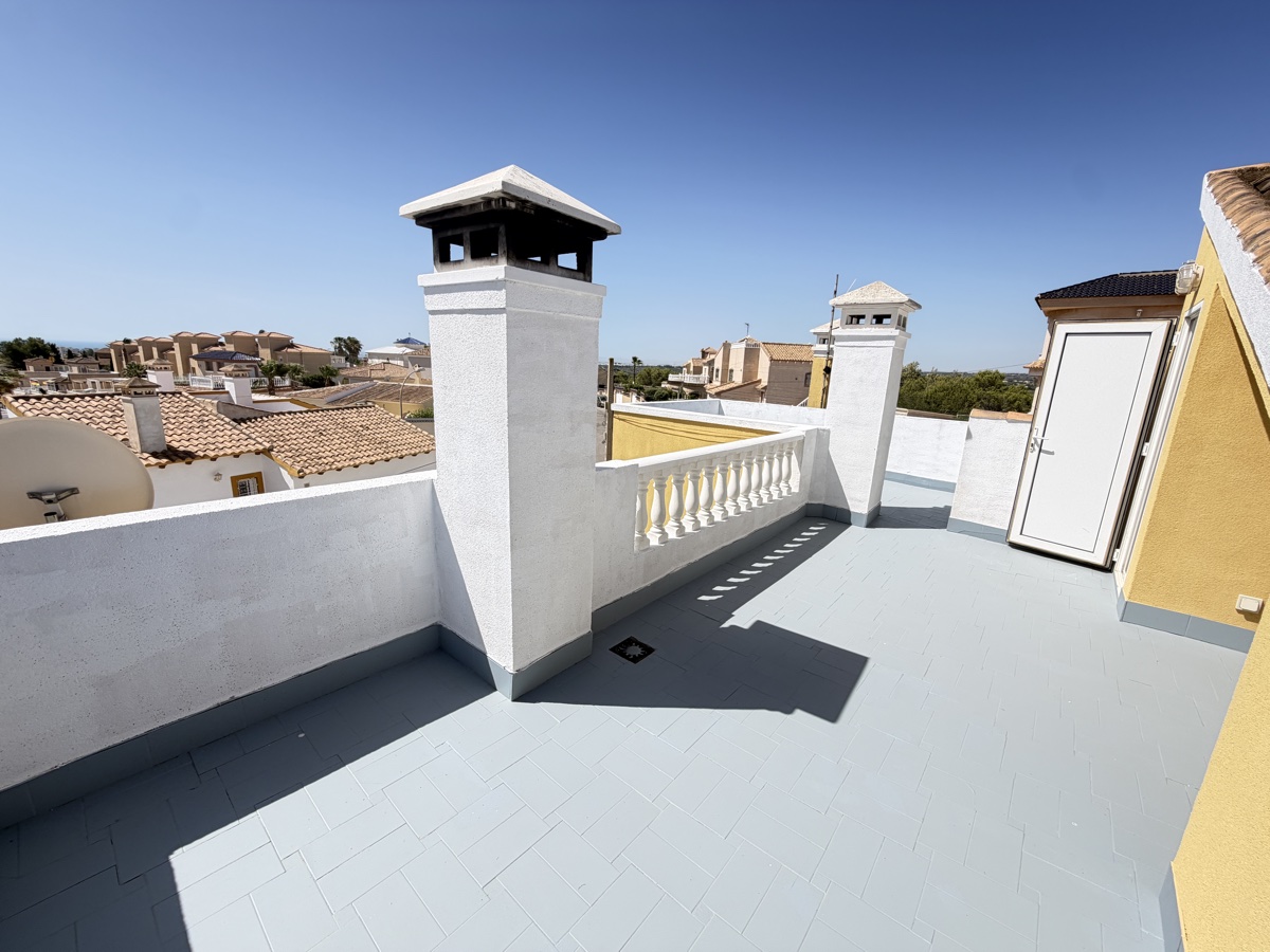 For sale - 3 Bedroom 3 Bathroom Villa in Villamartin - , Villamartin, Alicante, Spain - Alicante