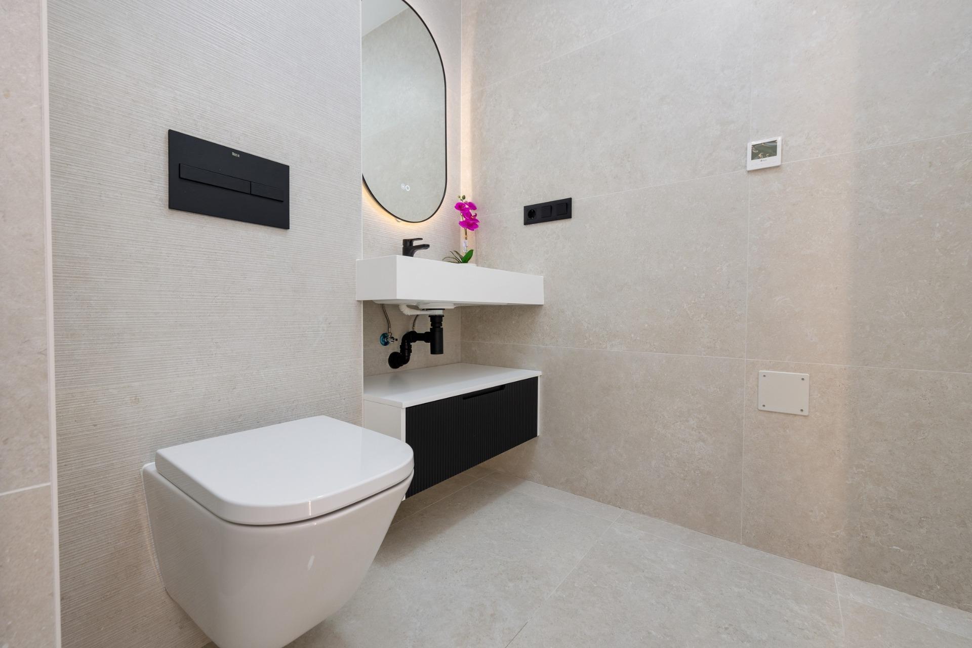 For sale - 2 Bedroom 2 Bathroom Apartment in Guardamar del Segura - Avda del Puerto  - Alicante
