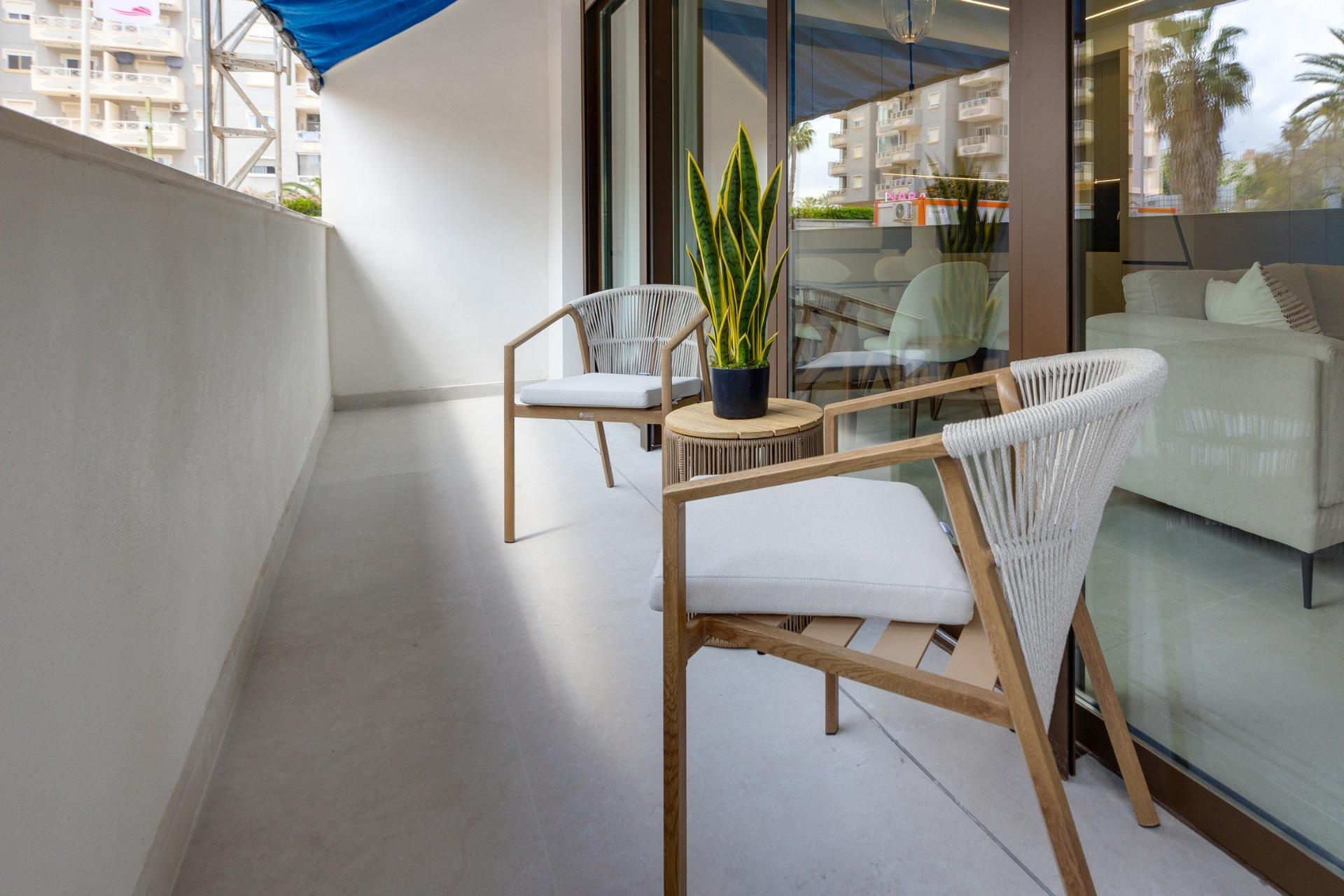 For sale - 2 Bedroom 2 Bathroom Apartment in Guardamar del Segura - Avda del Puerto  - Alicante