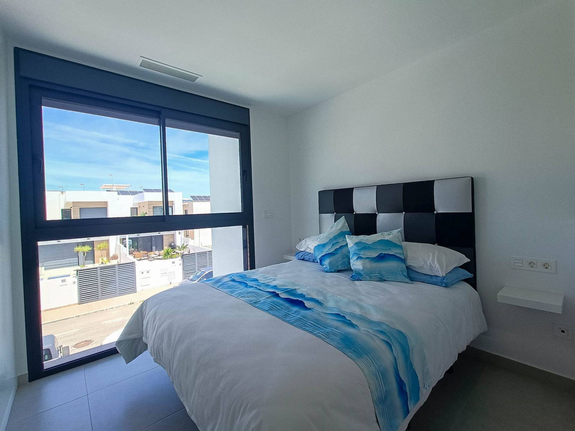 For sale - 5 Bedroom 4 Bathroom Villa in Rojales - Inland  - Alicante