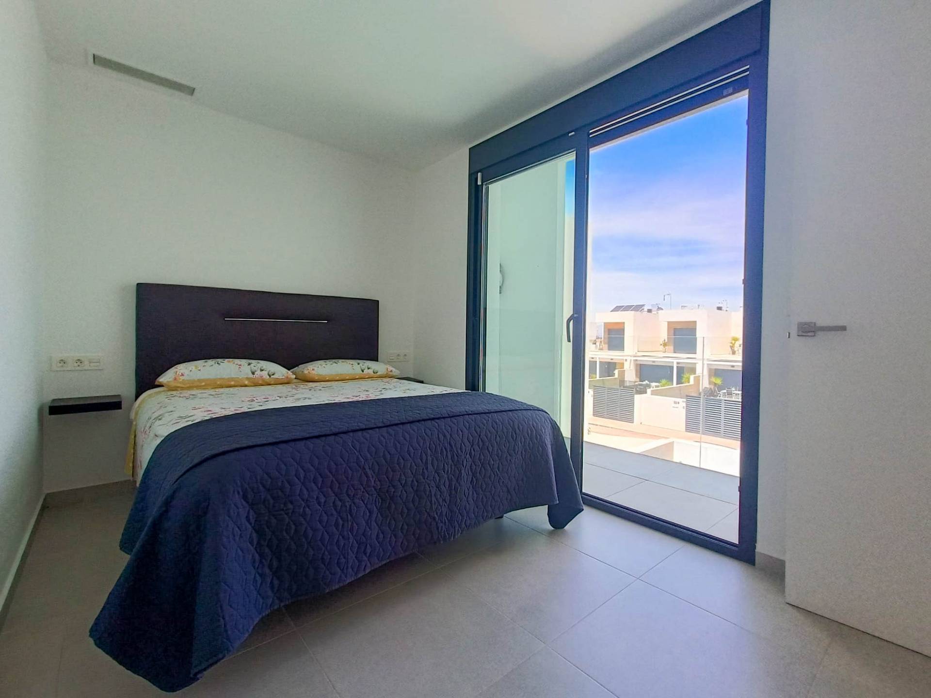 For sale - 5 Bedroom 4 Bathroom Villa in Rojales - Inland  - Alicante