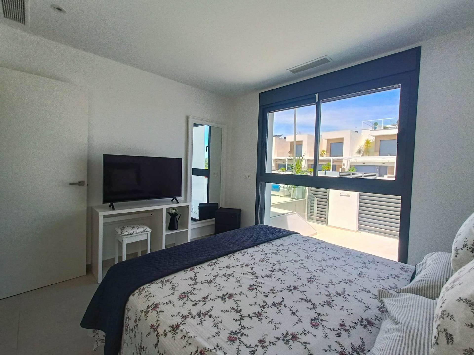 For sale - 5 Bedroom 4 Bathroom Villa in Rojales - Inland  - Alicante