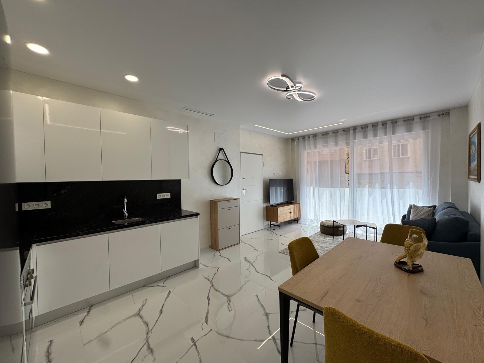 For sale - 2 Bedroom 2 Bathroom Apartment in Torrevieja - Estacion De Autobuses  - Alicante