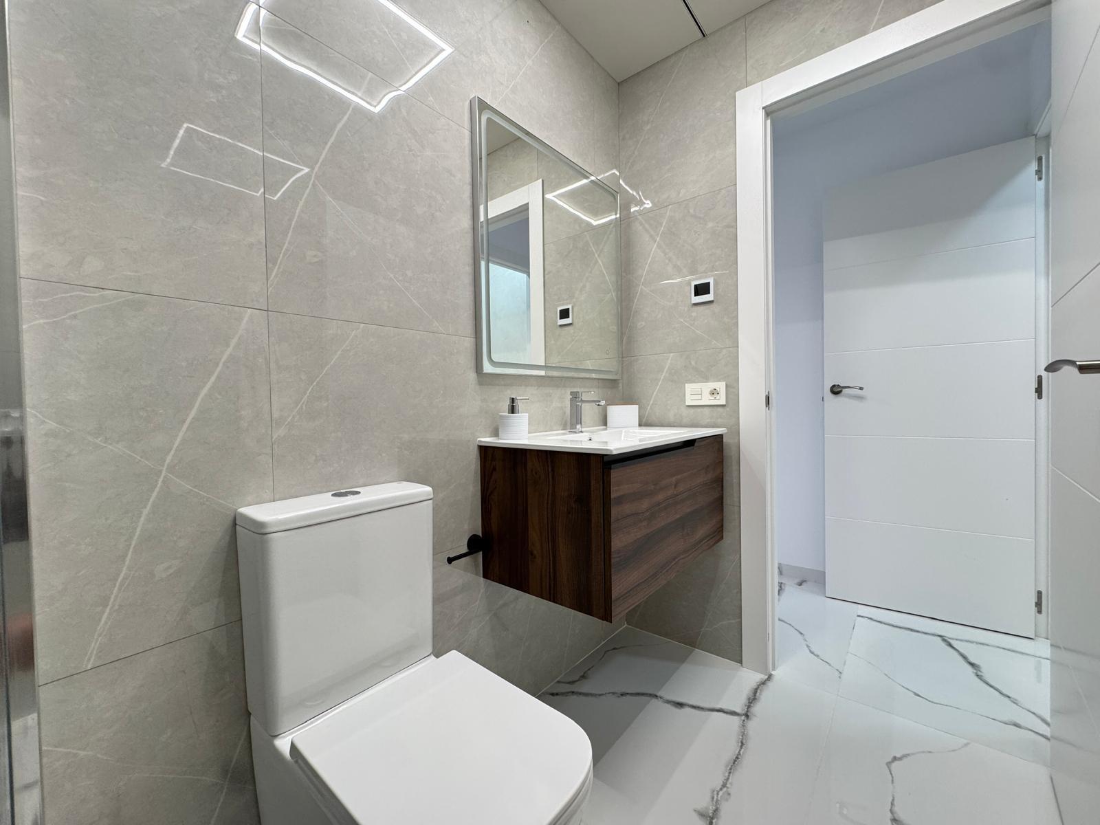 For sale - 2 Bedroom 2 Bathroom Apartment in Torrevieja - Estacion De Autobuses  - Alicante