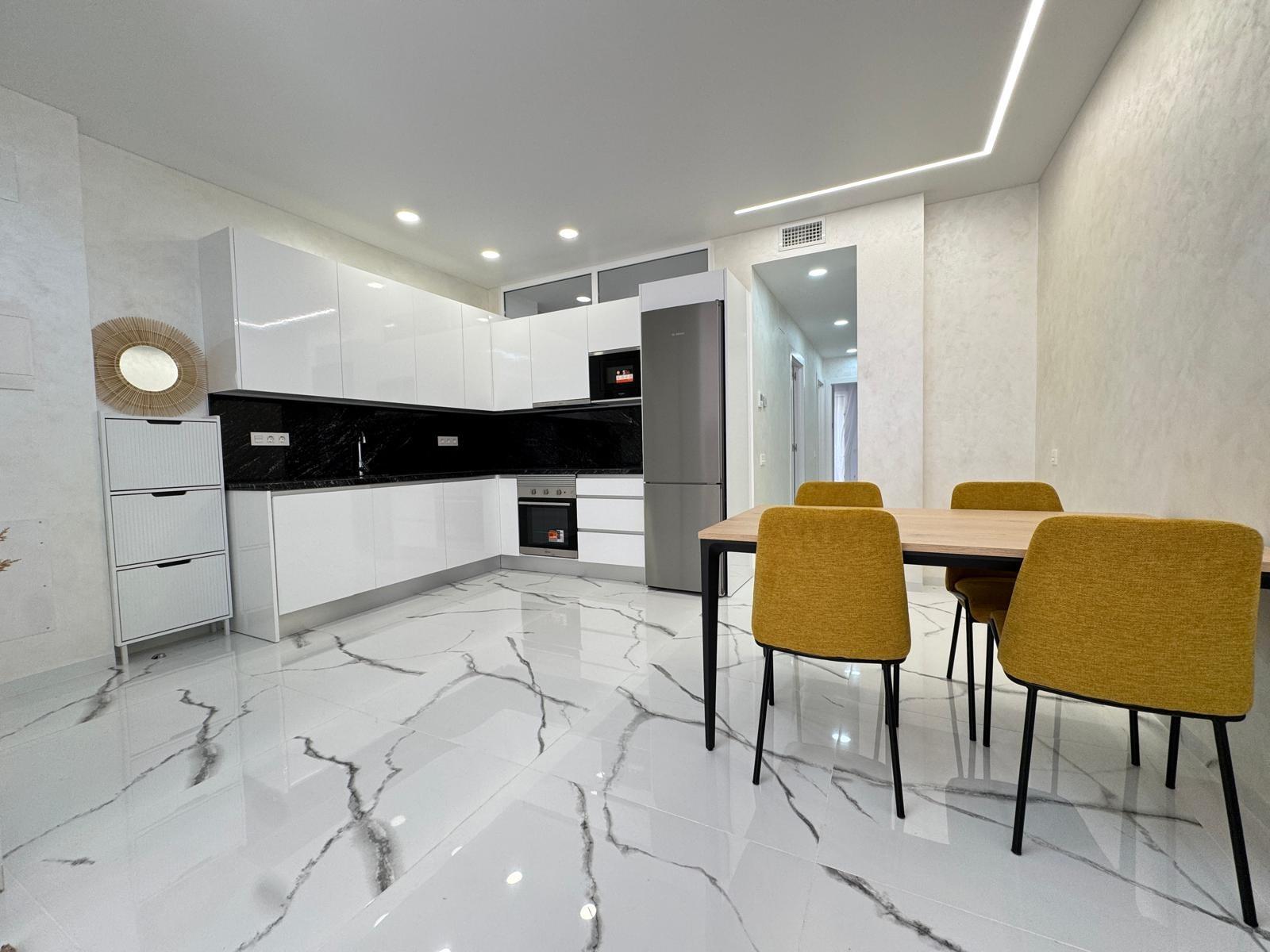 For sale - 2 Bedroom 2 Bathroom Apartment in Torrevieja - Estacion De Autobuses  - Alicante