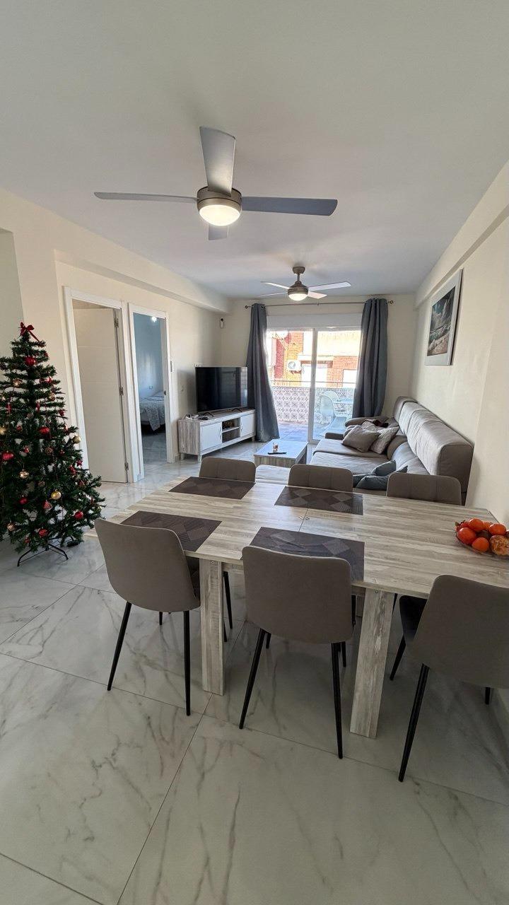 For sale - 3 Bedroom 2 Bathroom Apartment in Torrevieja - Curva Del Palangre  - Alicante