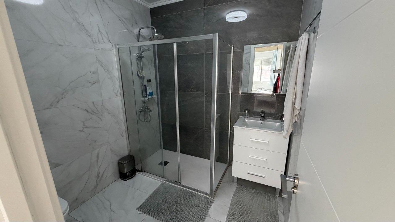 For sale - 3 Bedroom 2 Bathroom Apartment in Torrevieja - Curva Del Palangre  - Alicante