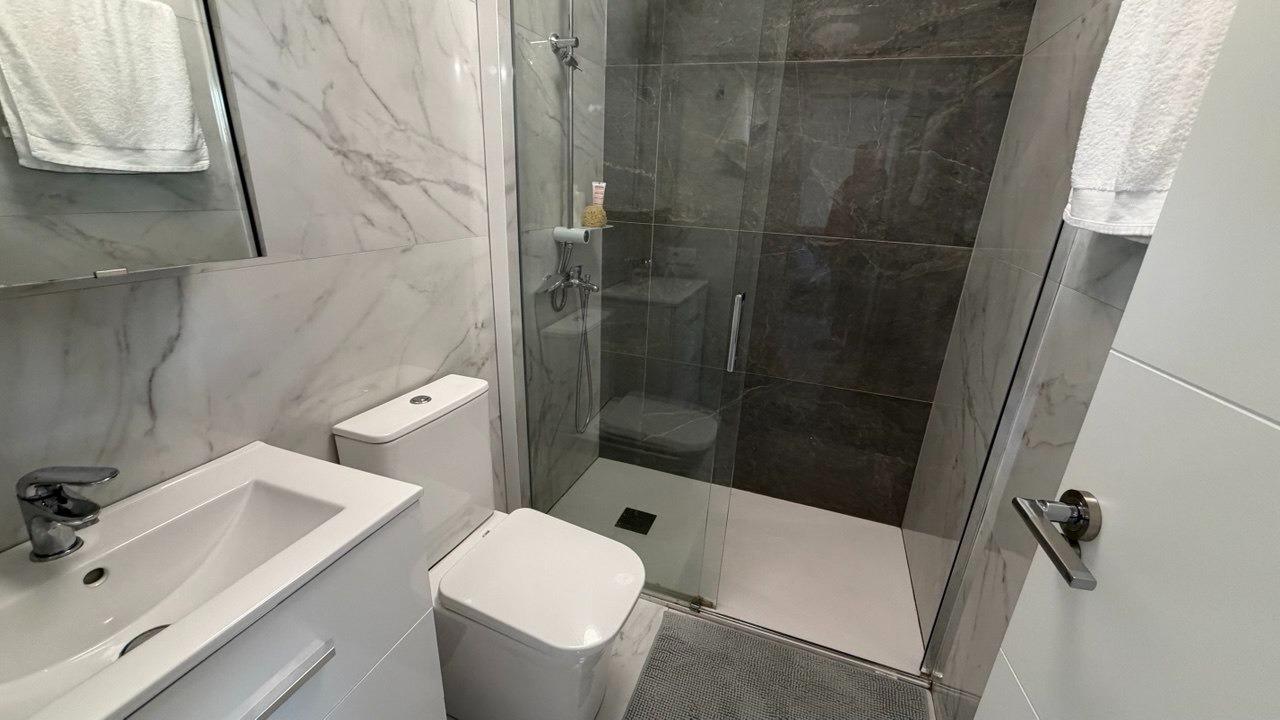 For sale - 3 Bedroom 2 Bathroom Apartment in Torrevieja - Curva Del Palangre  - Alicante
