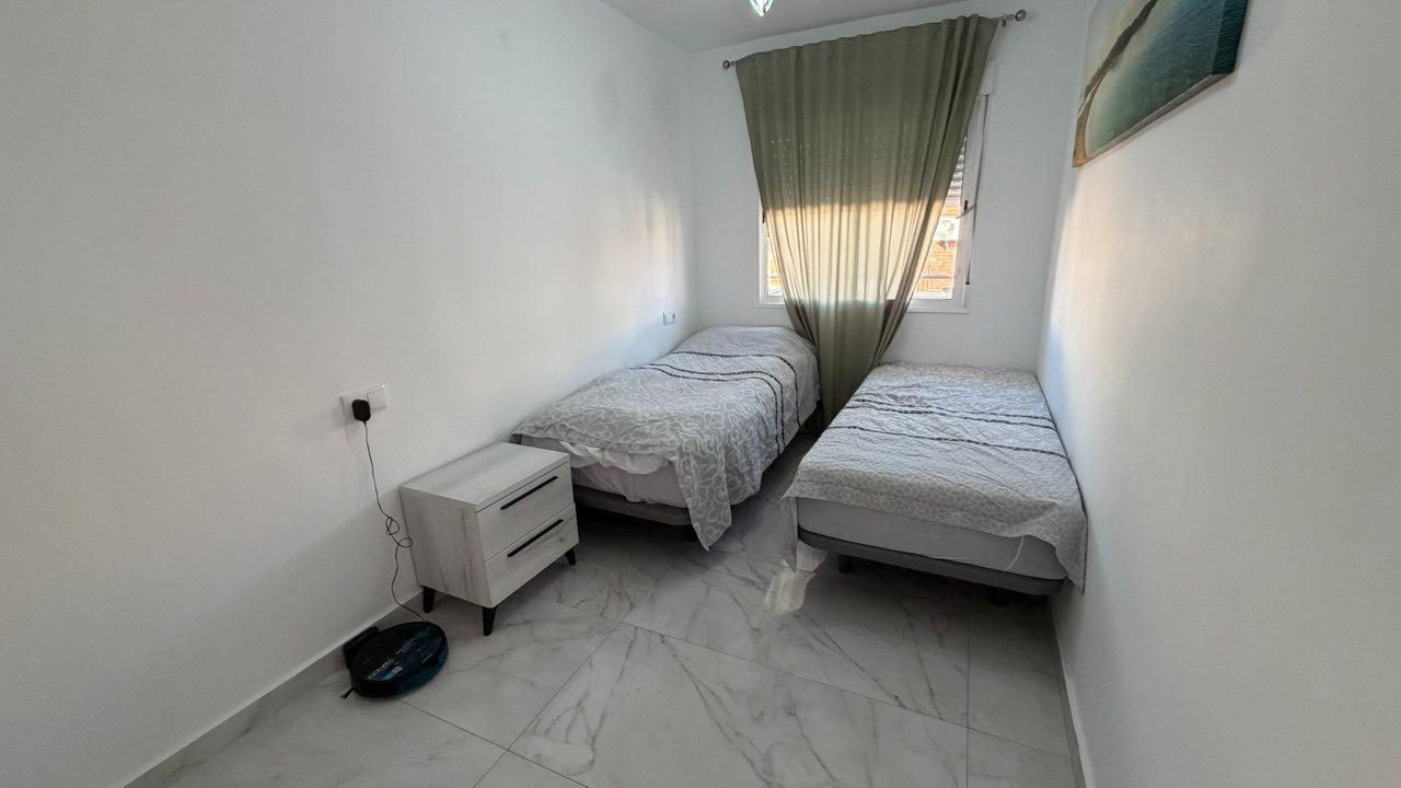 For sale - 3 Bedroom 2 Bathroom Apartment in Torrevieja - Curva Del Palangre  - Alicante