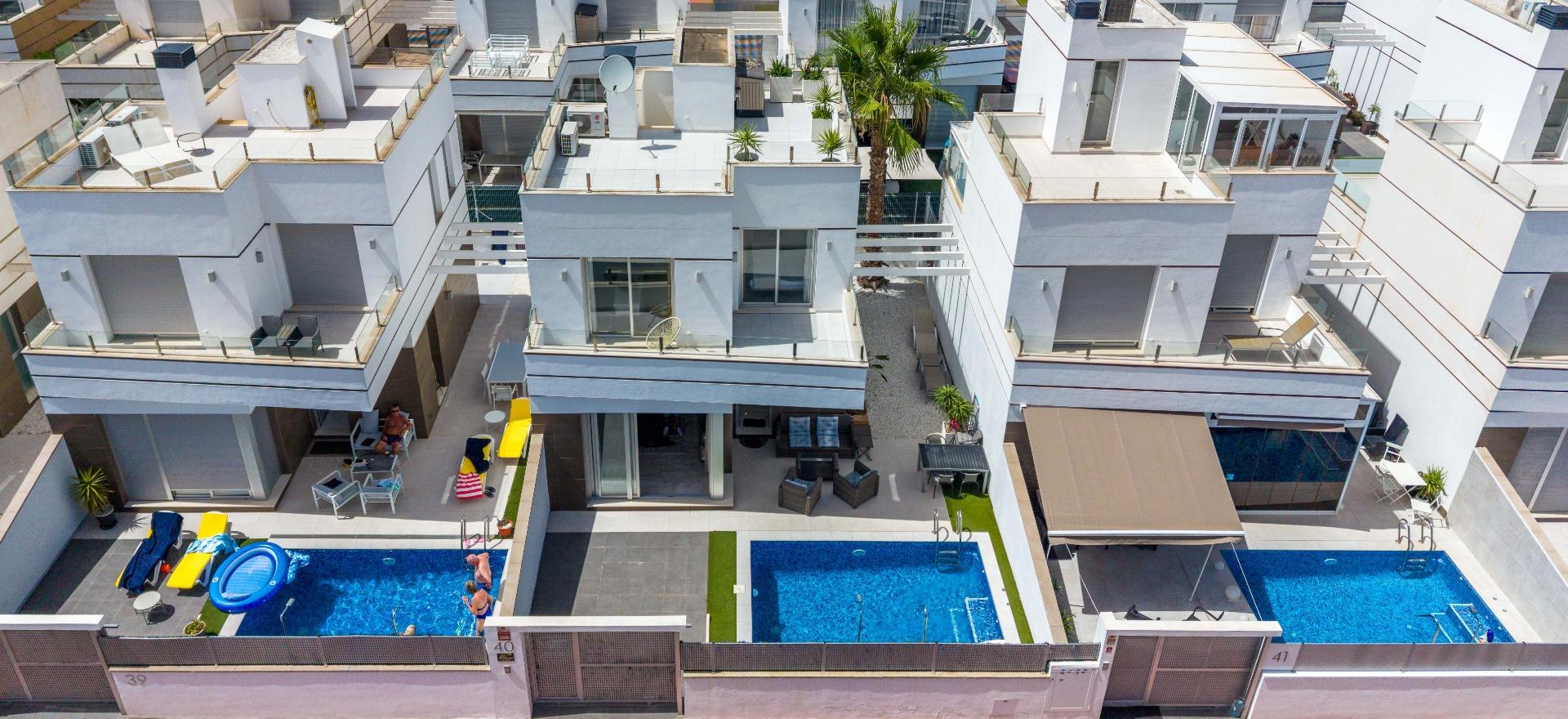 For sale - 3 Bedroom 3 Bathroom Villa in Rojales - Doña Pepa  - Alicante