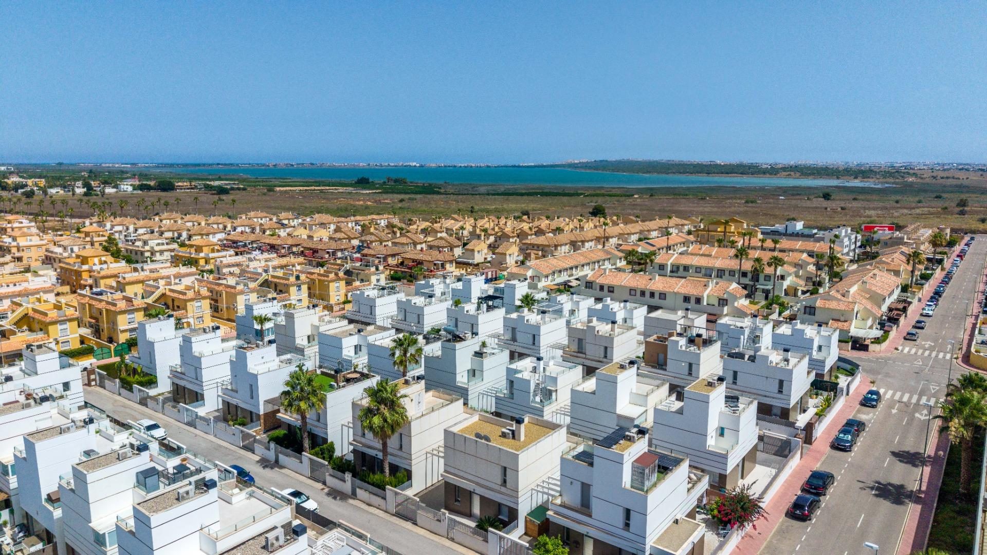 For sale - 3 Bedroom 3 Bathroom Villa in Rojales - Doña Pepa  - Alicante