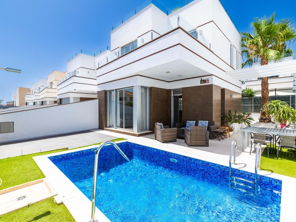 3 Bedroom 3 Bathroom Villa in Rojales