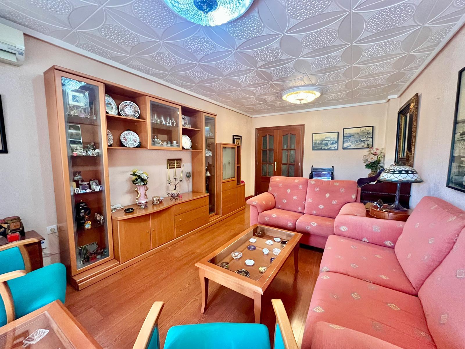 For sale - 3 Bedroom 1 Bathroom Apartment in Torrevieja - Centro  - Alicante