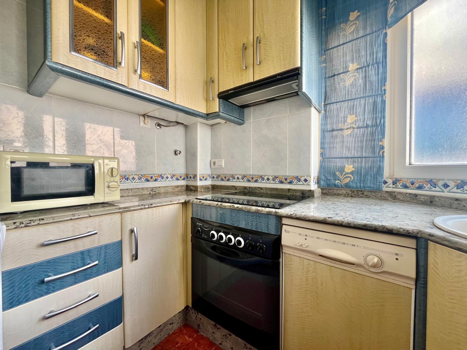 For sale - 3 Bedroom 1 Bathroom Apartment in Torrevieja - Centro  - Alicante