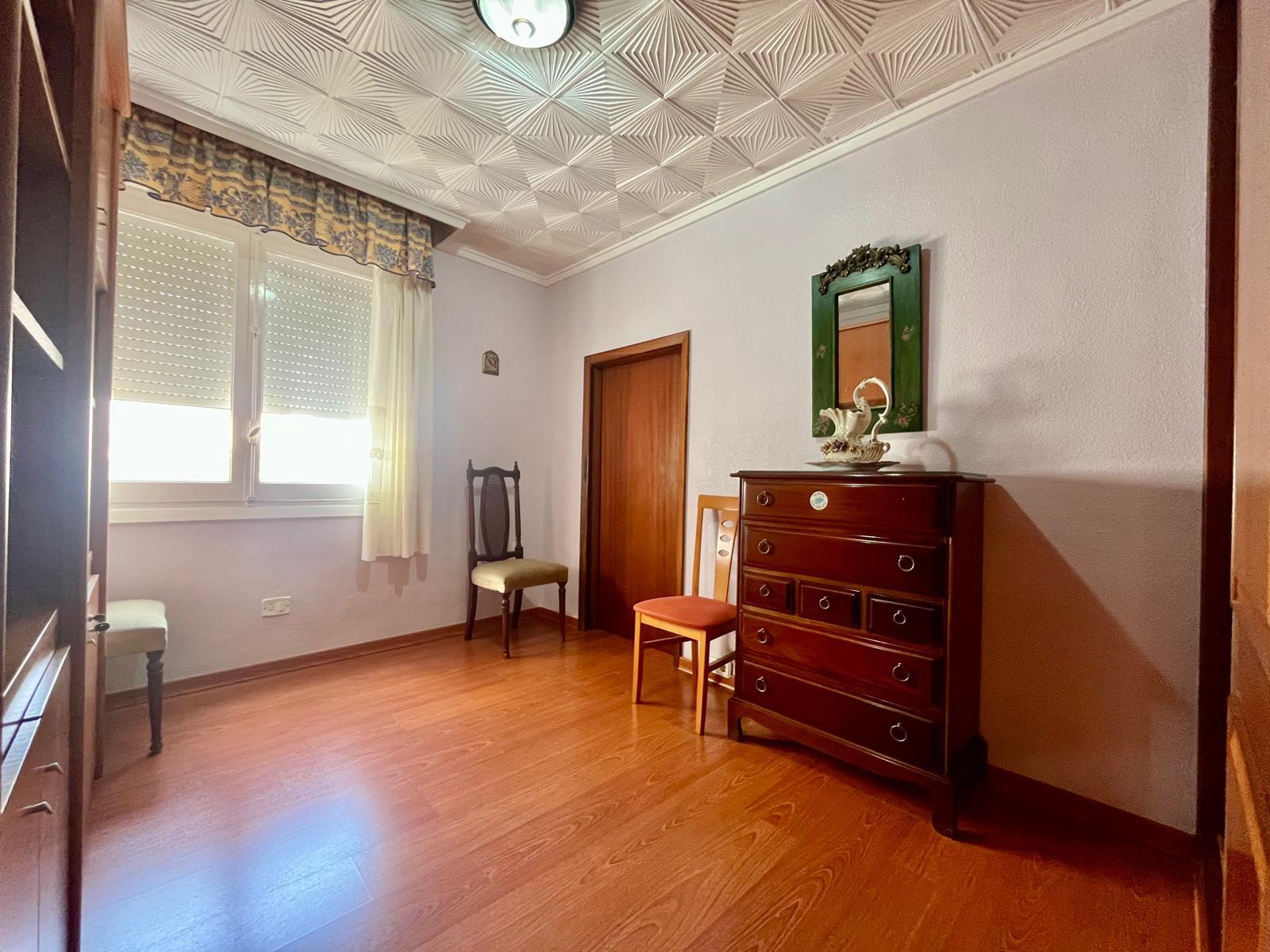 For sale - 3 Bedroom 1 Bathroom Apartment in Torrevieja - Centro  - Alicante