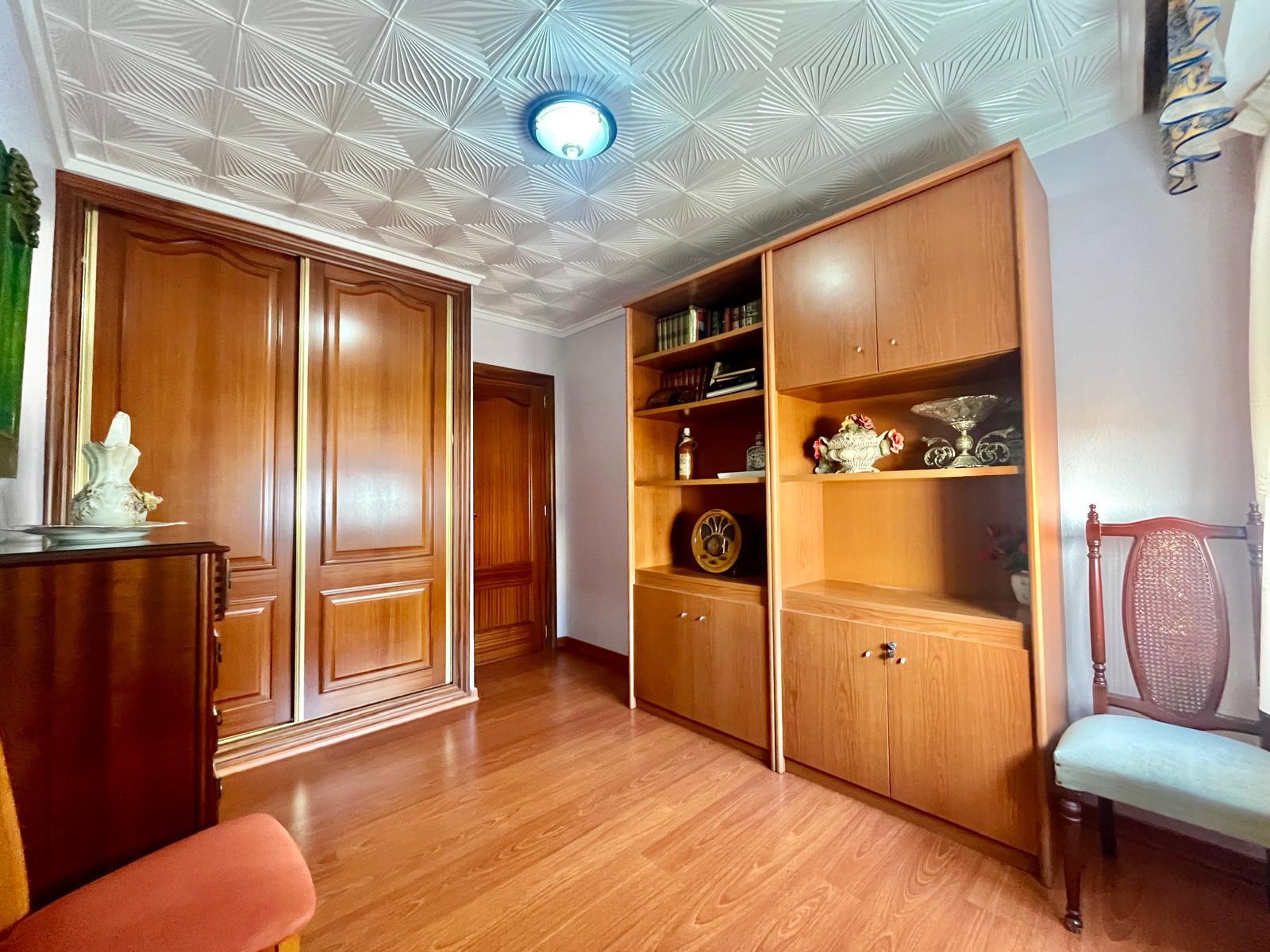 For sale - 3 Bedroom 1 Bathroom Apartment in Torrevieja - Centro  - Alicante