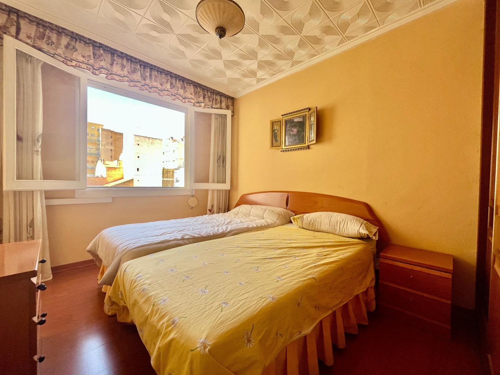 For sale - 3 Bedroom 1 Bathroom Apartment in Torrevieja - Centro  - Alicante