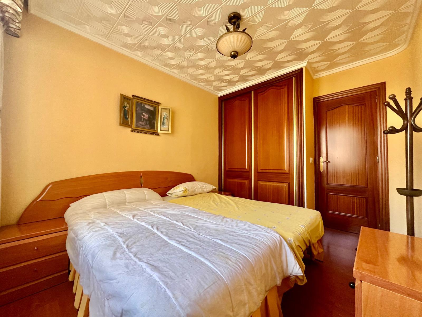 For sale - 3 Bedroom 1 Bathroom Apartment in Torrevieja - Centro  - Alicante