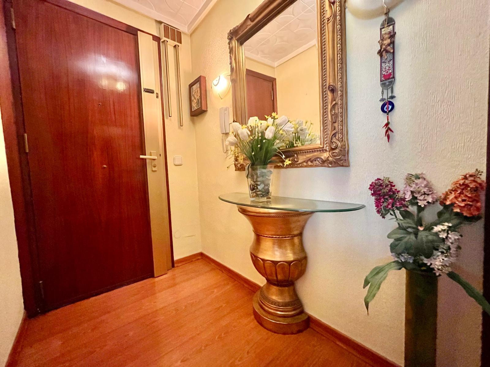 For sale - 3 Bedroom 1 Bathroom Apartment in Torrevieja - Centro  - Alicante