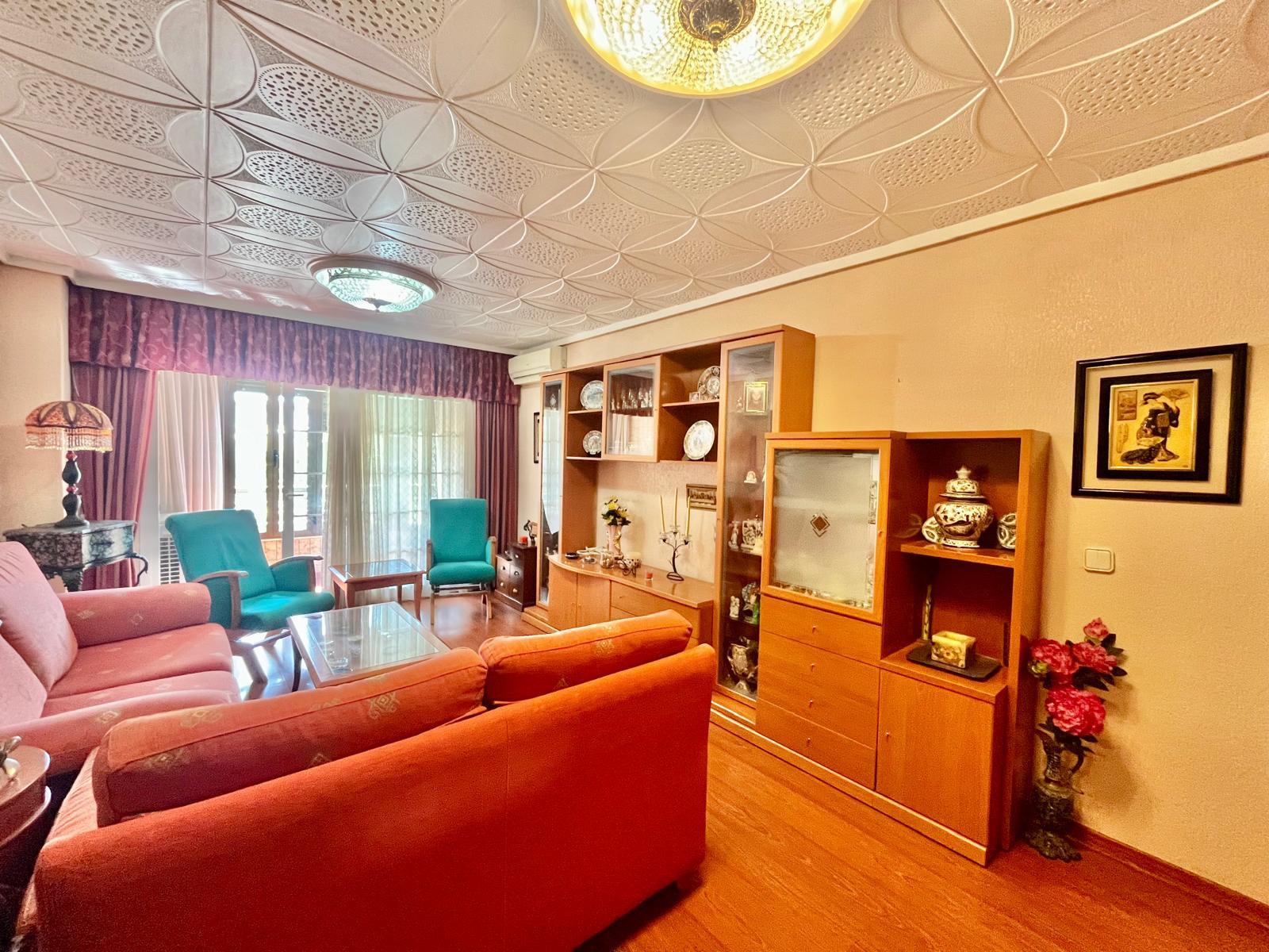For sale - 3 Bedroom 1 Bathroom Apartment in Torrevieja - Centro  - Alicante