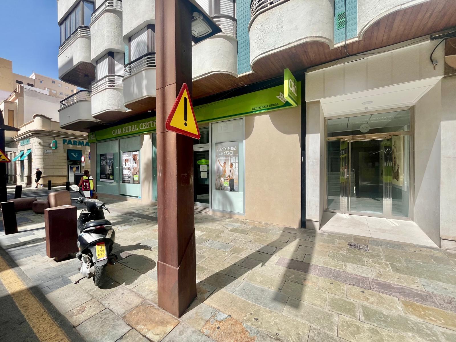 For sale - 3 Bedroom 1 Bathroom Apartment in Torrevieja - Centro  - Alicante