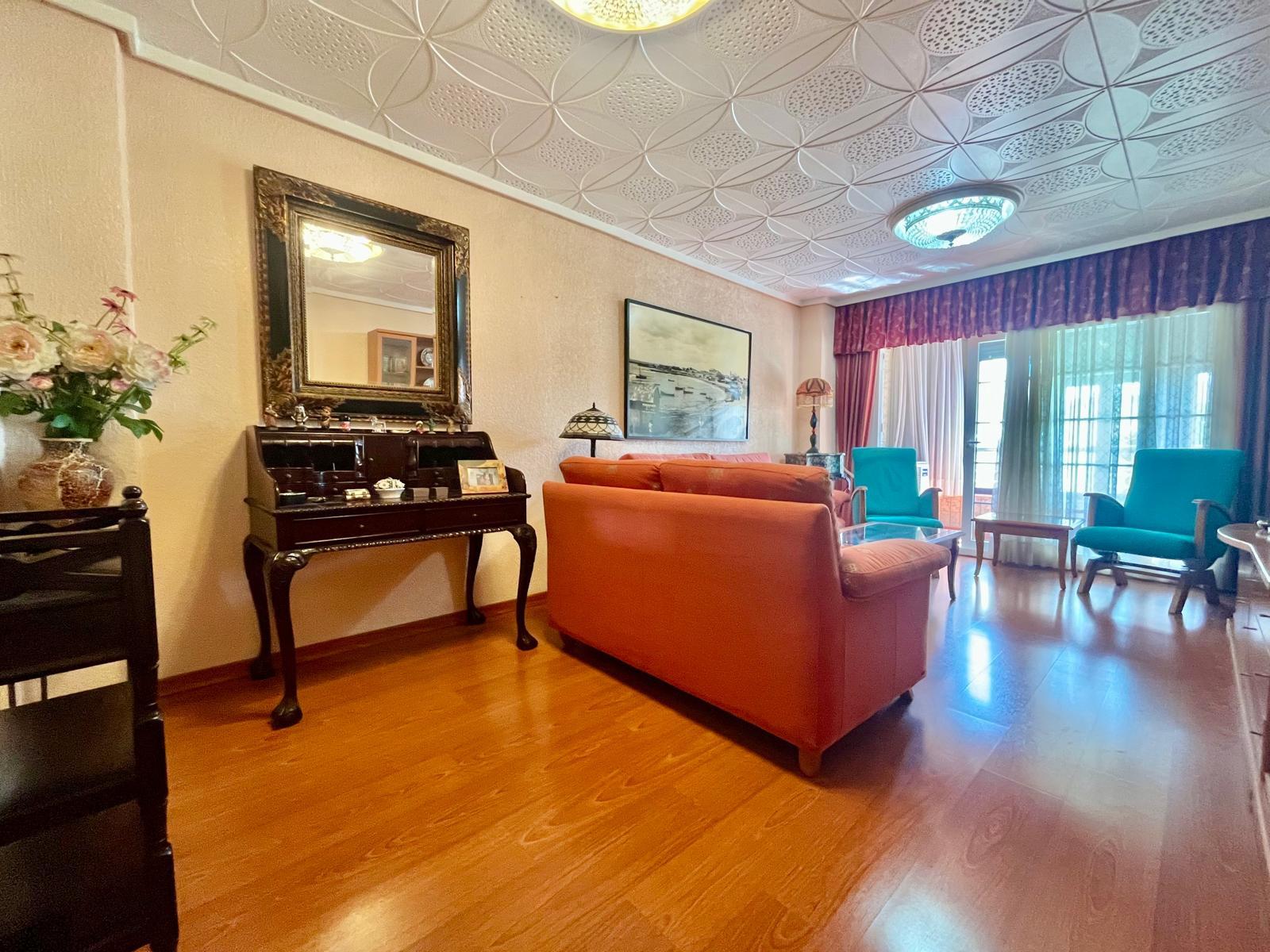 For sale - 3 Bedroom 1 Bathroom Apartment in Torrevieja - Centro  - Alicante