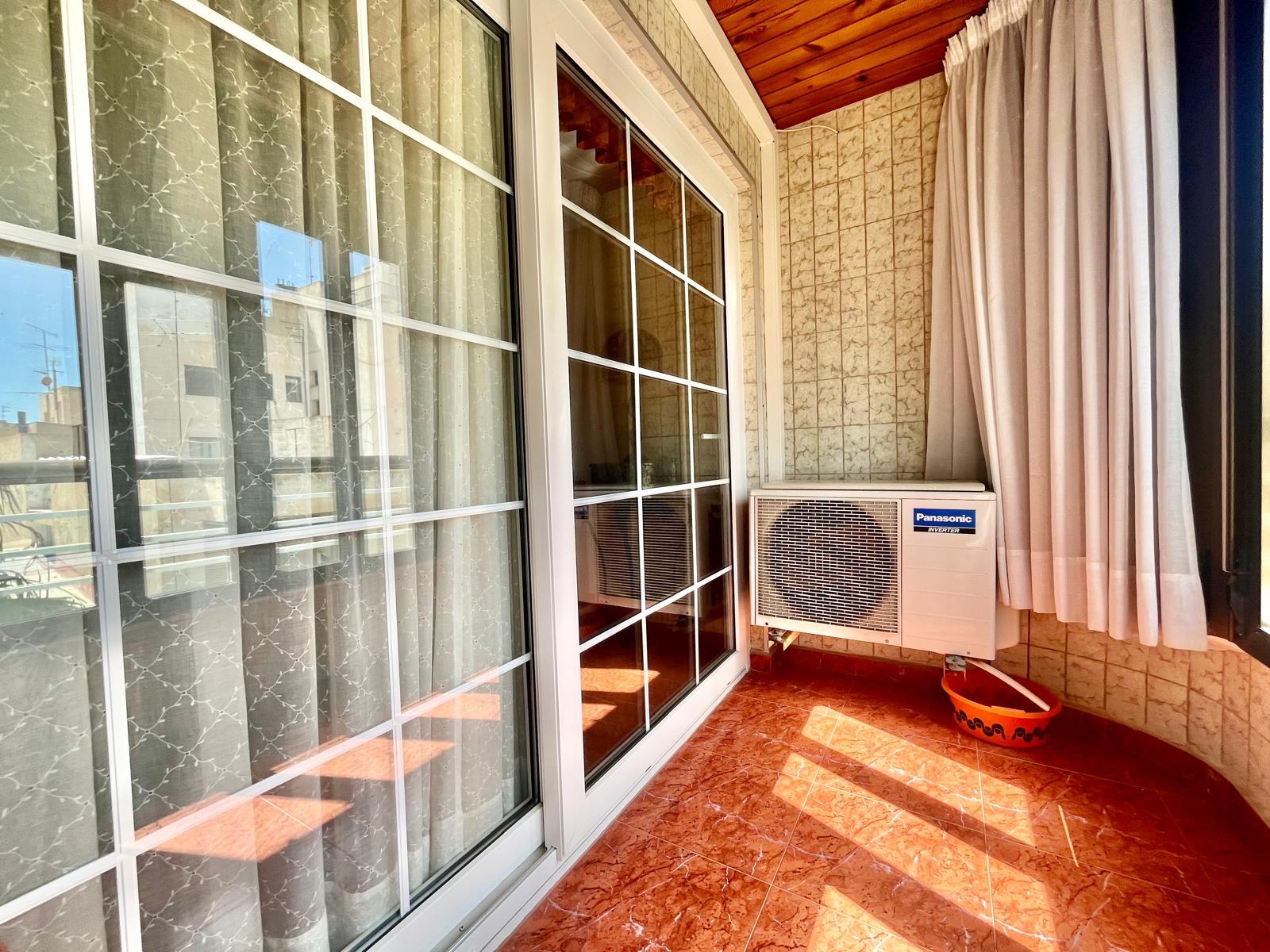 For sale - 3 Bedroom 1 Bathroom Apartment in Torrevieja - Centro  - Alicante
