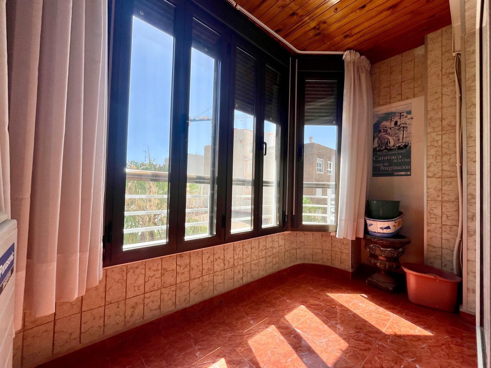For sale - 3 Bedroom 1 Bathroom Apartment in Torrevieja - Centro  - Alicante