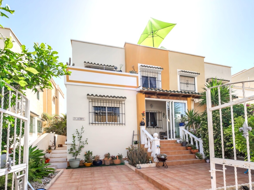 3 Bedroom 1 Bathroom Semi Detached in Los Altos