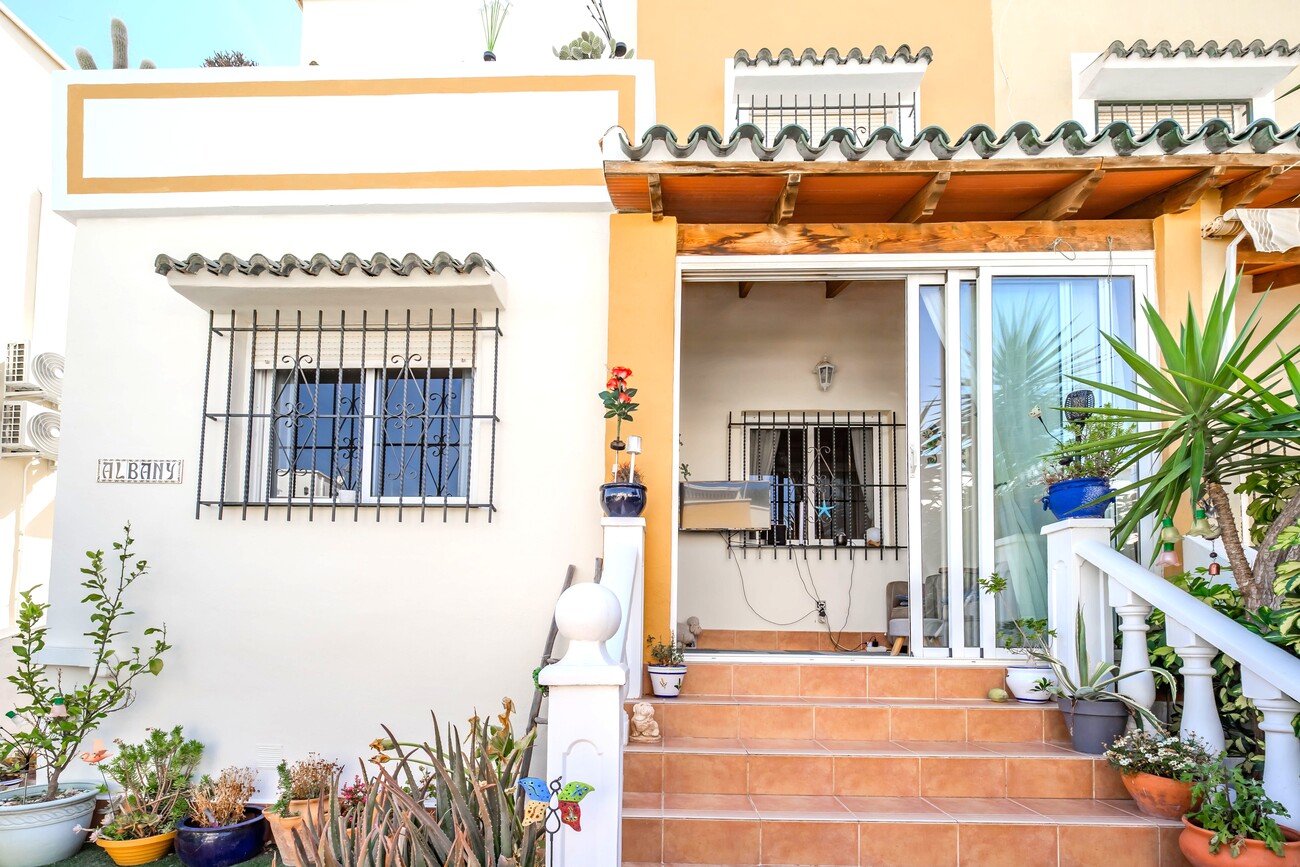 For sale - 3 Bedroom 1 Bathroom Semi Detached in Los Altos - Res Valle de los pinos  - Alicante