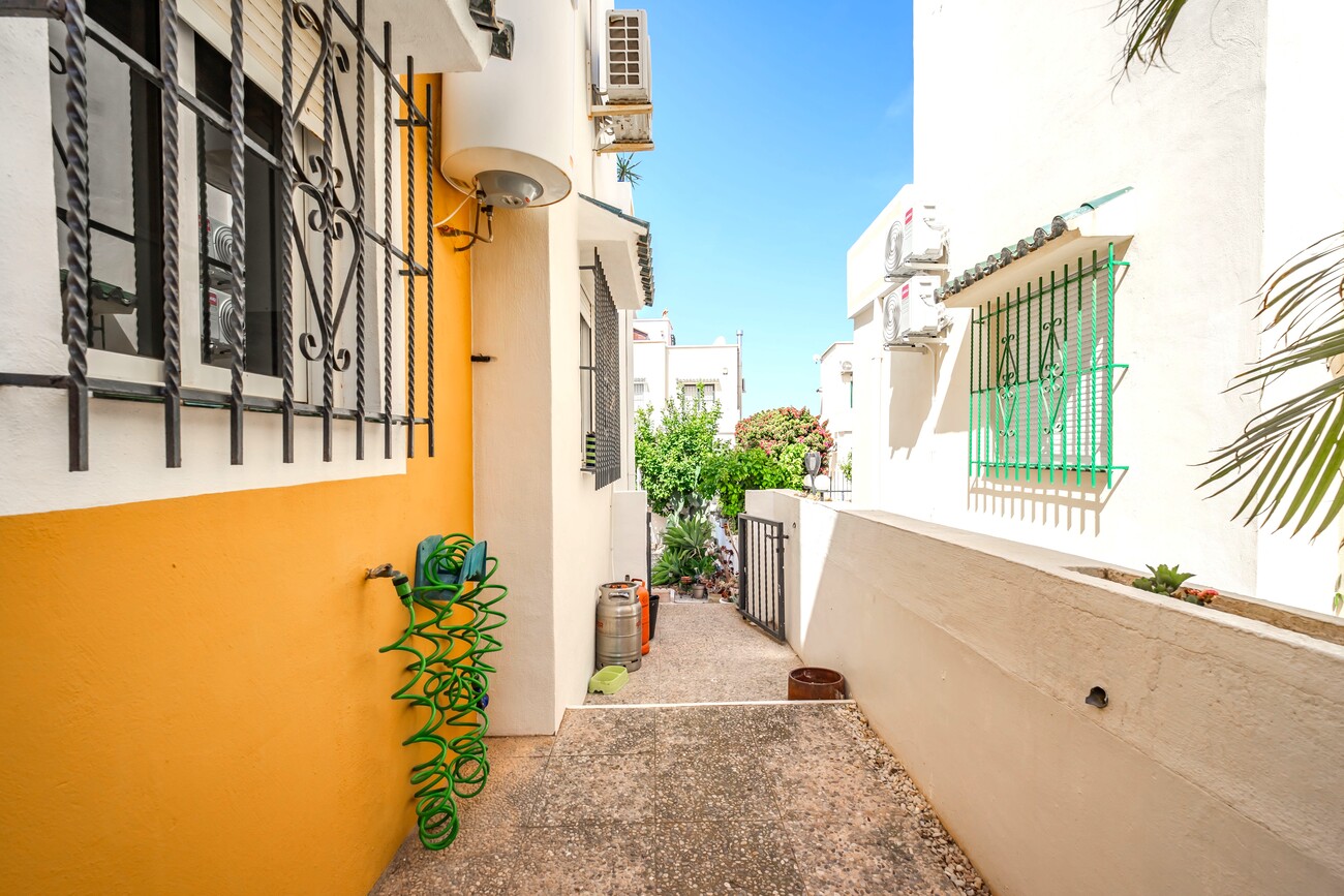 For sale - 3 Bedroom 1 Bathroom Semi Detached in Los Altos - Res Valle de los pinos  - Alicante