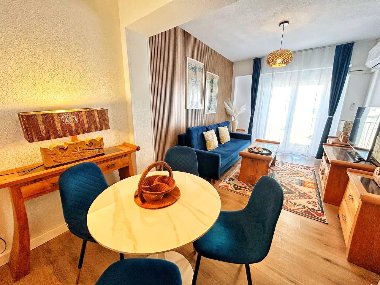 For sale - 3 Bedroom 1 Bathroom Penthouse in Torrevieja - Centro  - Alicante