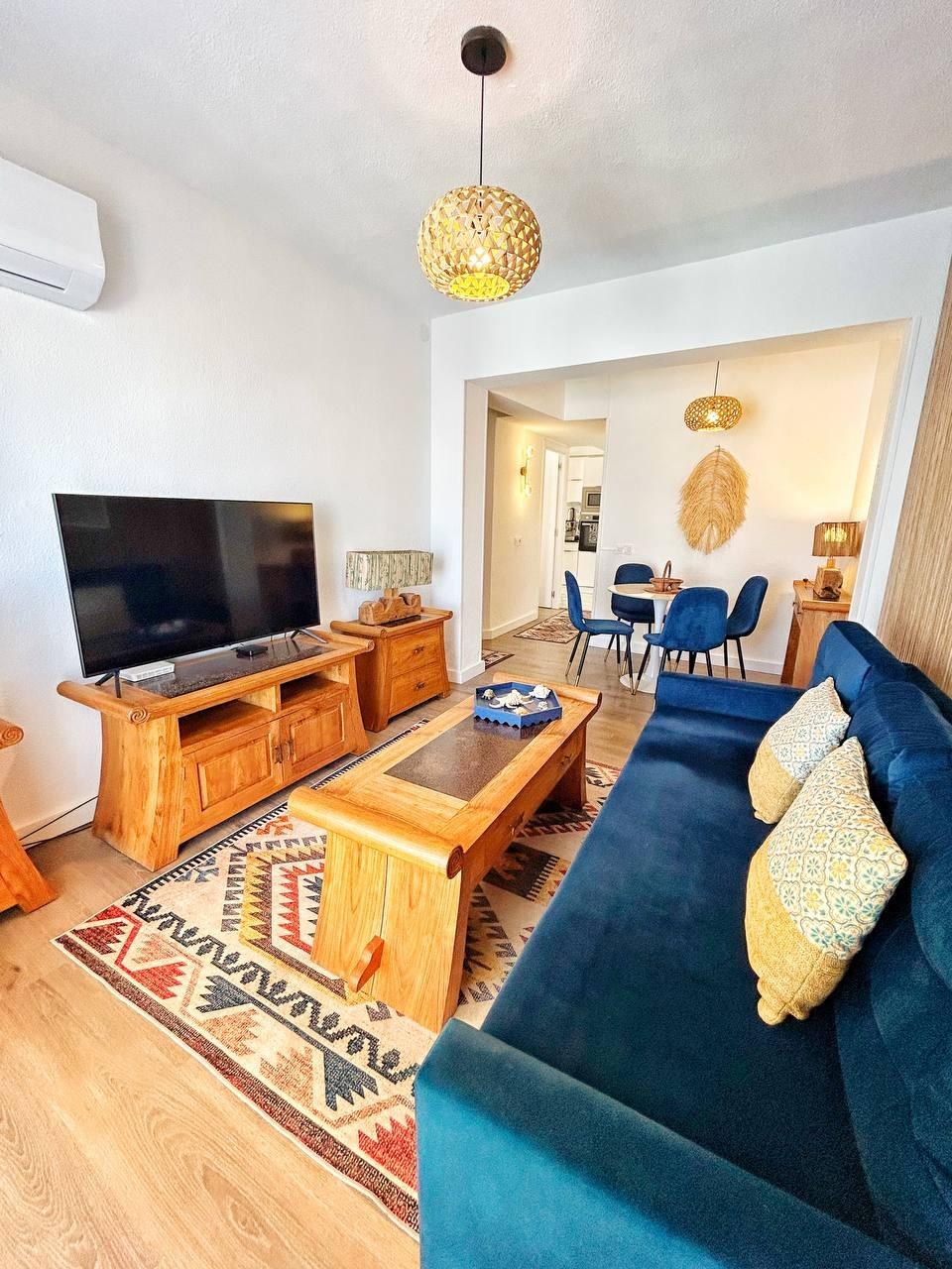 For sale - 3 Bedroom 1 Bathroom Penthouse in Torrevieja - Centro  - Alicante