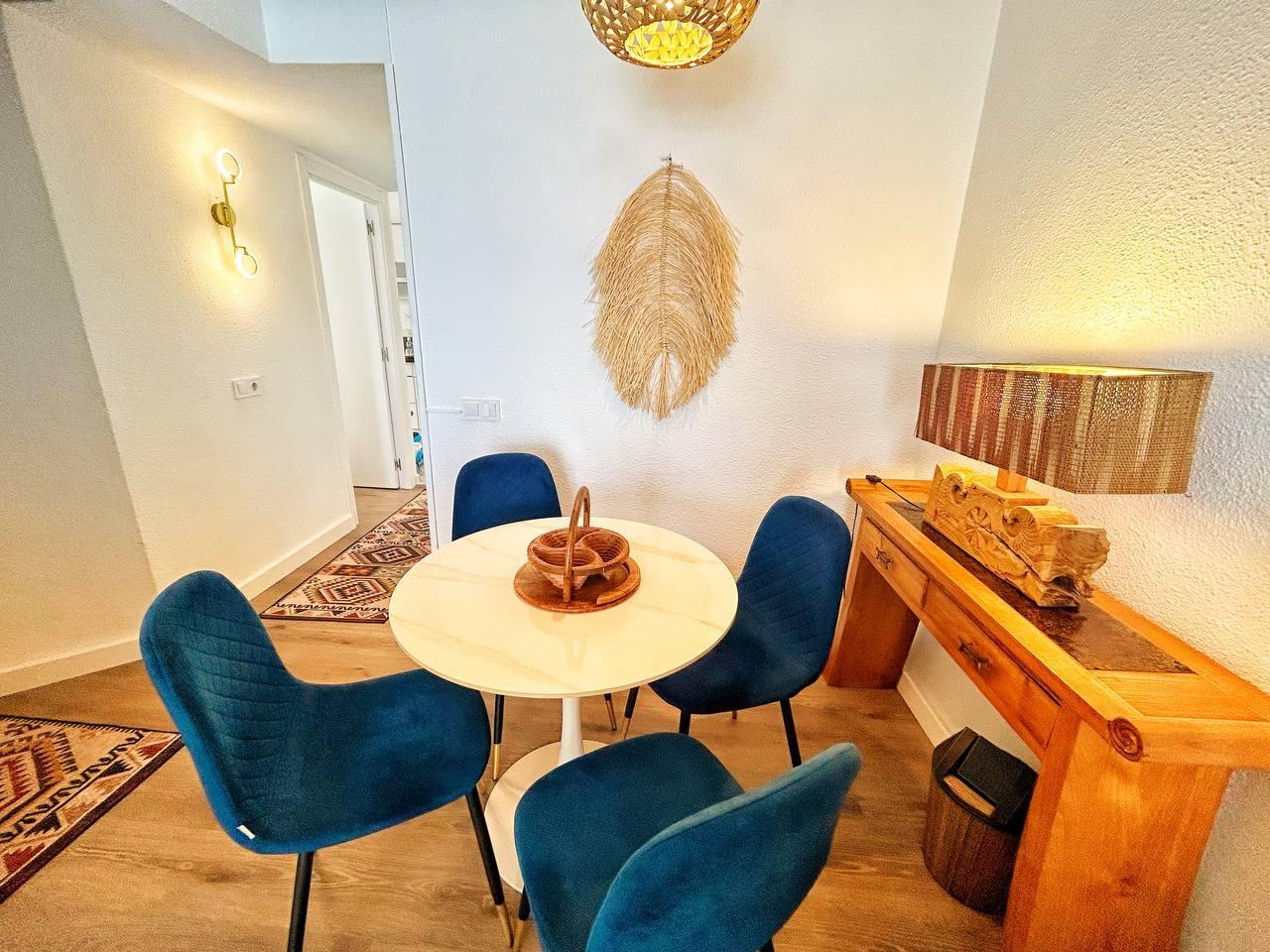 For sale - 3 Bedroom 1 Bathroom Penthouse in Torrevieja - Centro  - Alicante