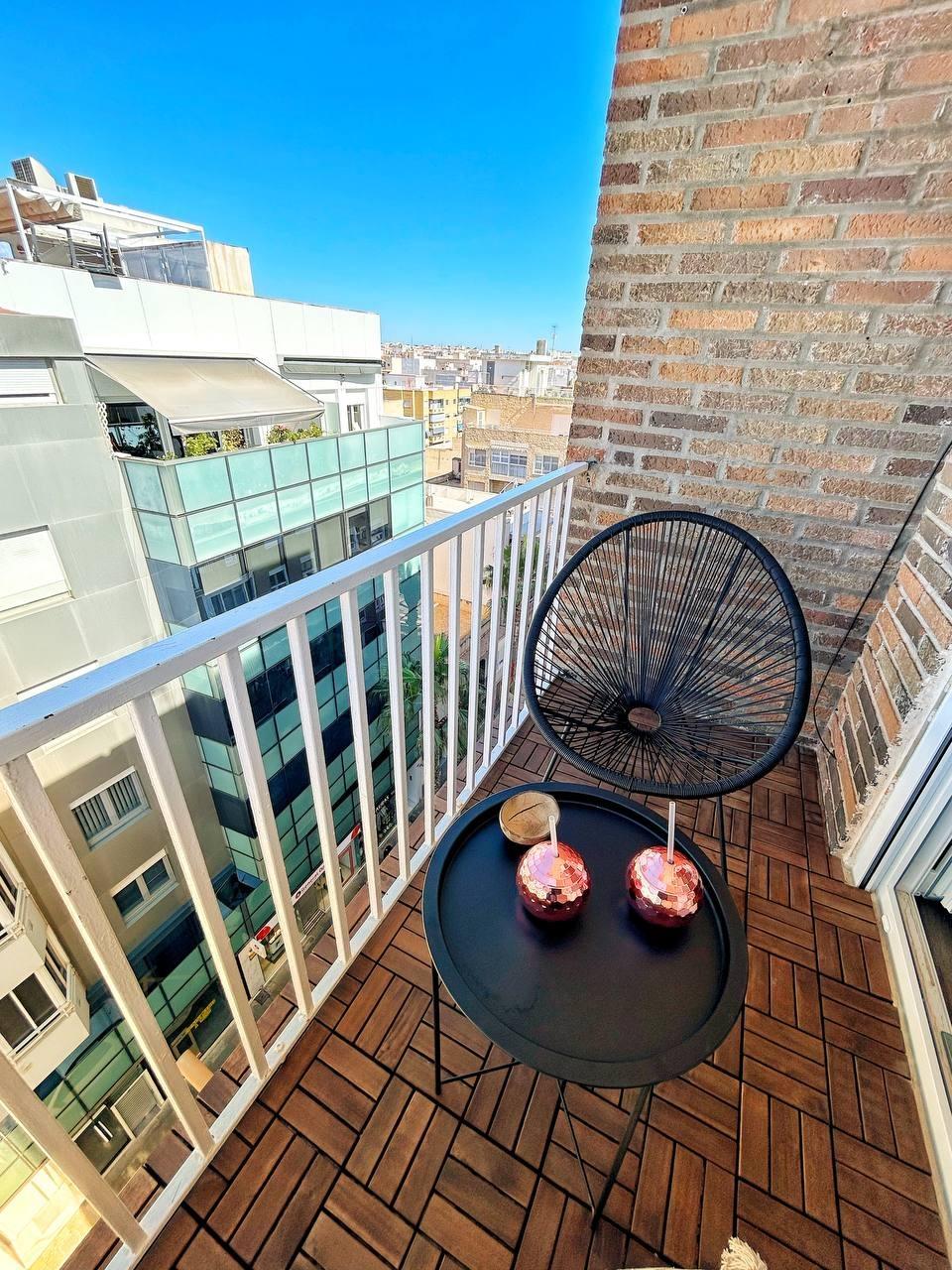 For sale - 3 Bedroom 1 Bathroom Penthouse in Torrevieja - Centro  - Alicante