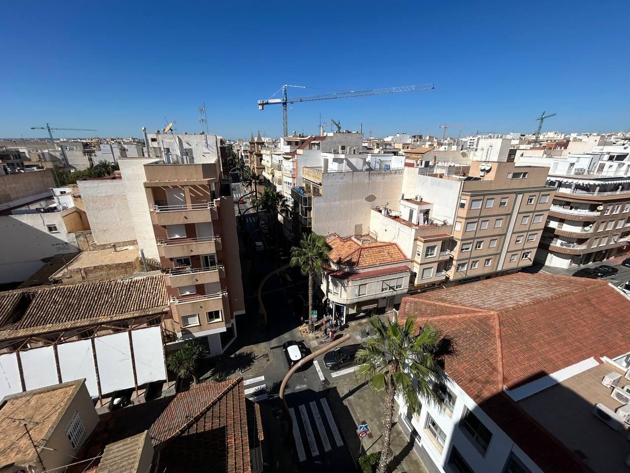 For sale - 3 Bedroom 1 Bathroom Penthouse in Torrevieja - Centro  - Alicante