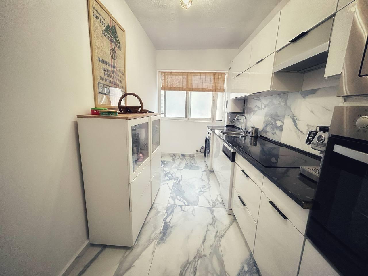 For sale - 3 Bedroom 1 Bathroom Penthouse in Torrevieja - Centro  - Alicante