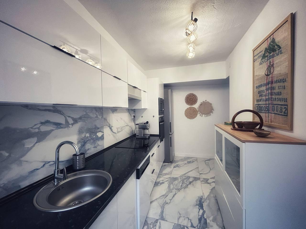 For sale - 3 Bedroom 1 Bathroom Penthouse in Torrevieja - Centro  - Alicante