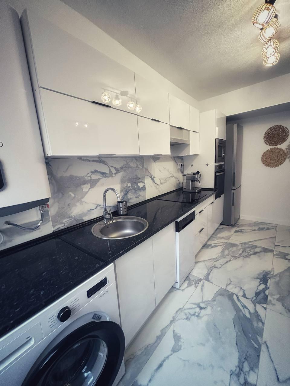 For sale - 3 Bedroom 1 Bathroom Penthouse in Torrevieja - Centro  - Alicante