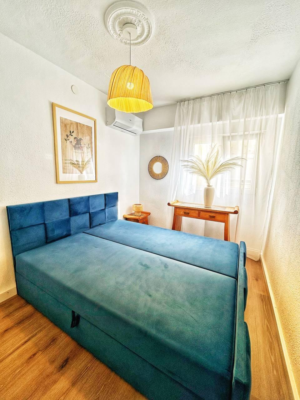For sale - 3 Bedroom 1 Bathroom Penthouse in Torrevieja - Centro  - Alicante