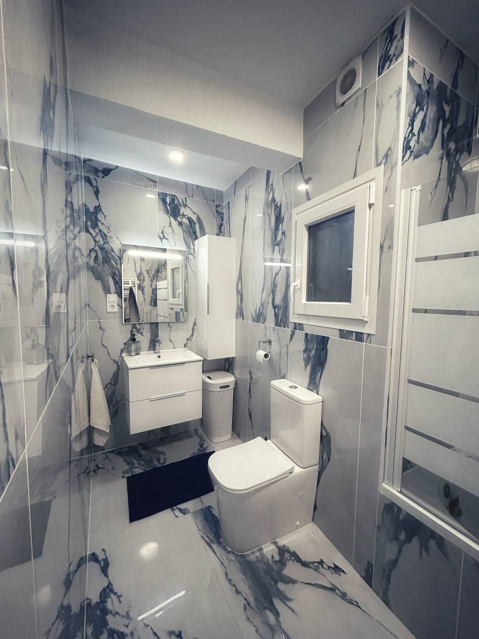 For sale - 3 Bedroom 1 Bathroom Penthouse in Torrevieja - Centro  - Alicante