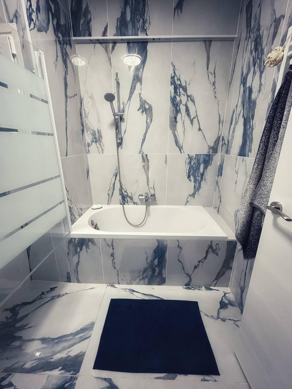For sale - 3 Bedroom 1 Bathroom Penthouse in Torrevieja - Centro  - Alicante