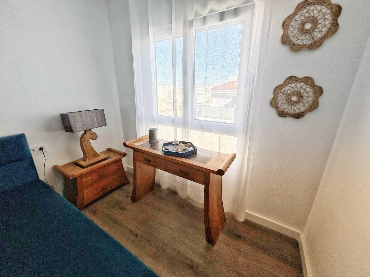 For sale - 3 Bedroom 1 Bathroom Penthouse in Torrevieja - Centro  - Alicante