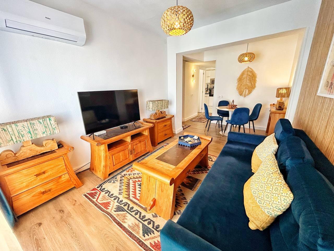 For sale - 3 Bedroom 1 Bathroom Penthouse in Torrevieja - Centro  - Alicante