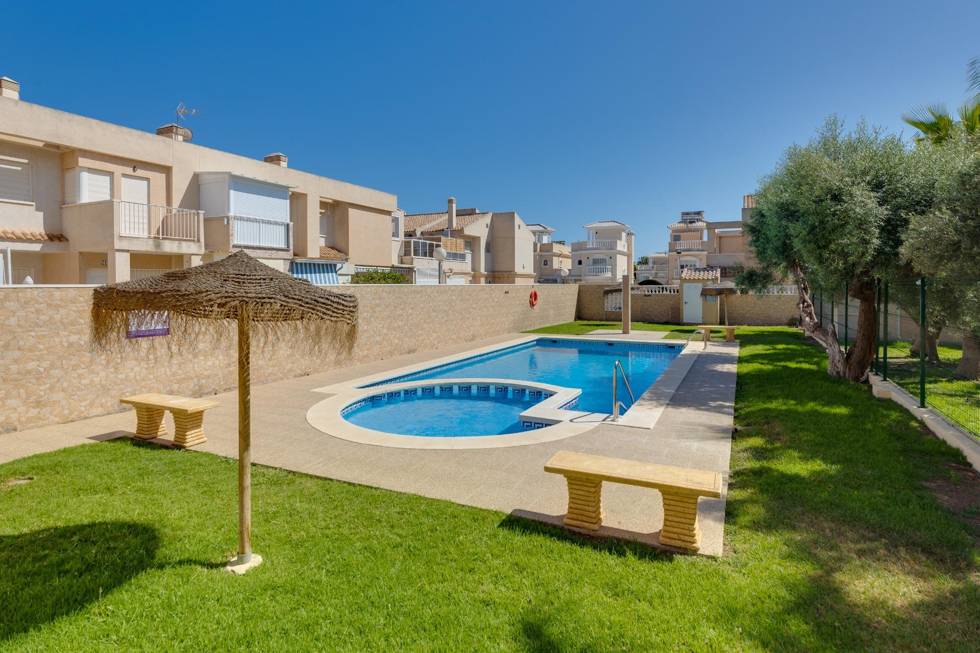 For sale - 2 Bedroom 1 Bathroom Town House in Torrevieja - aguas nuevas  - Alicante