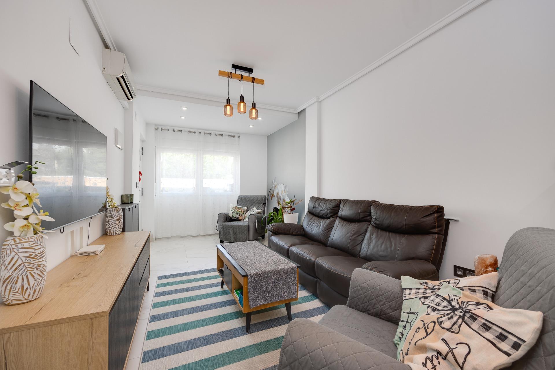 For sale - 2 Bedroom 1 Bathroom Town House in Torrevieja - aguas nuevas  - Alicante