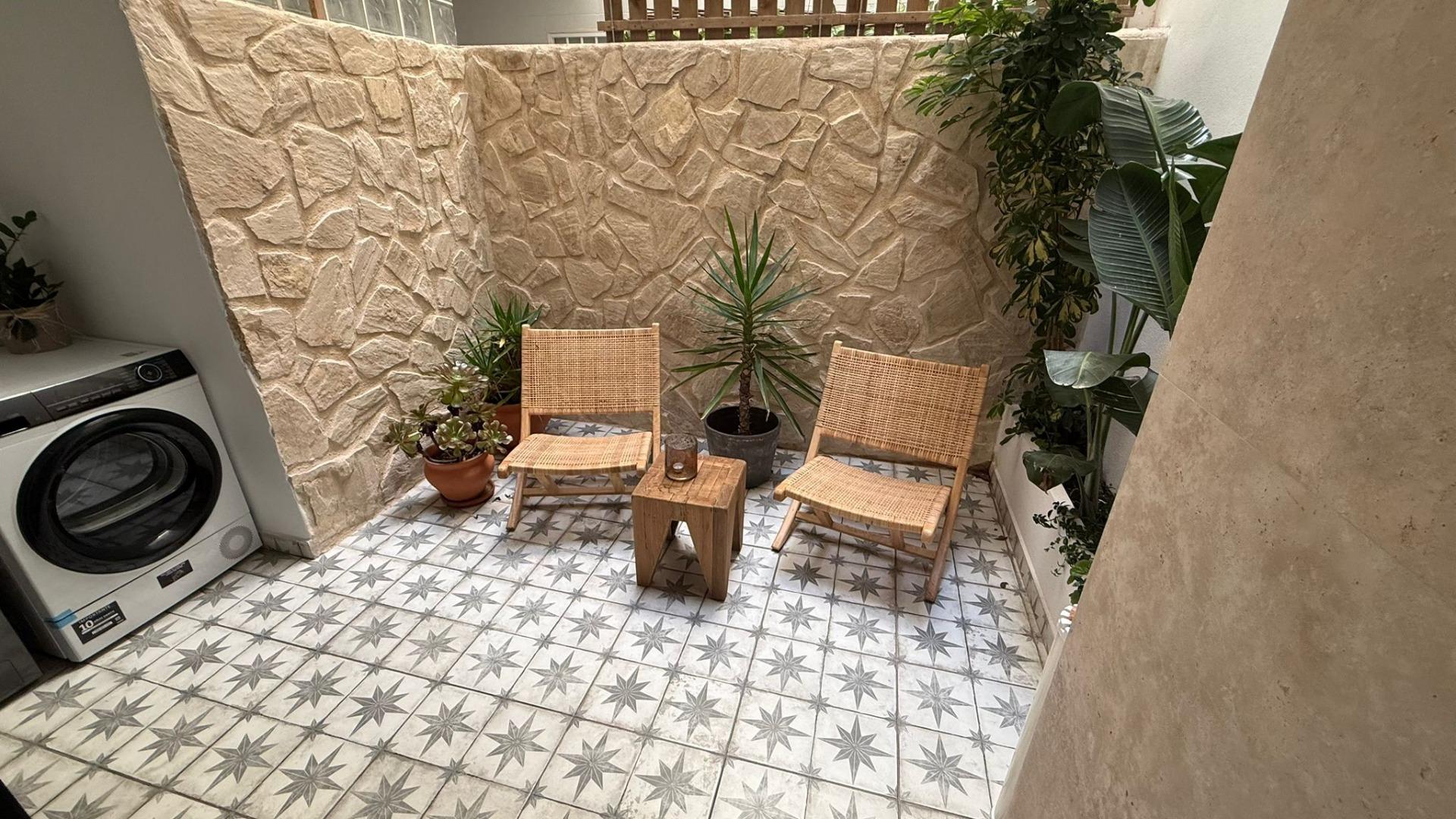 For sale - 2 Bedroom 2 Bathroom Apartment in Torrevieja - Estacion De Autobuses  - Alicante